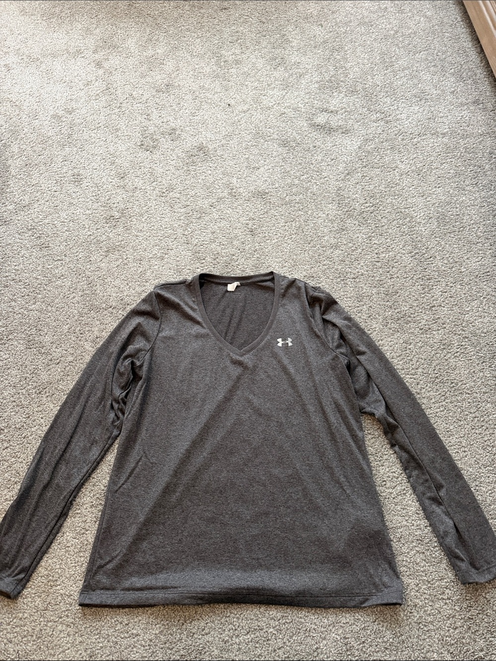 Under Armour Women’s Long Sleeve V-Neck Performance Shirt - Charcoal